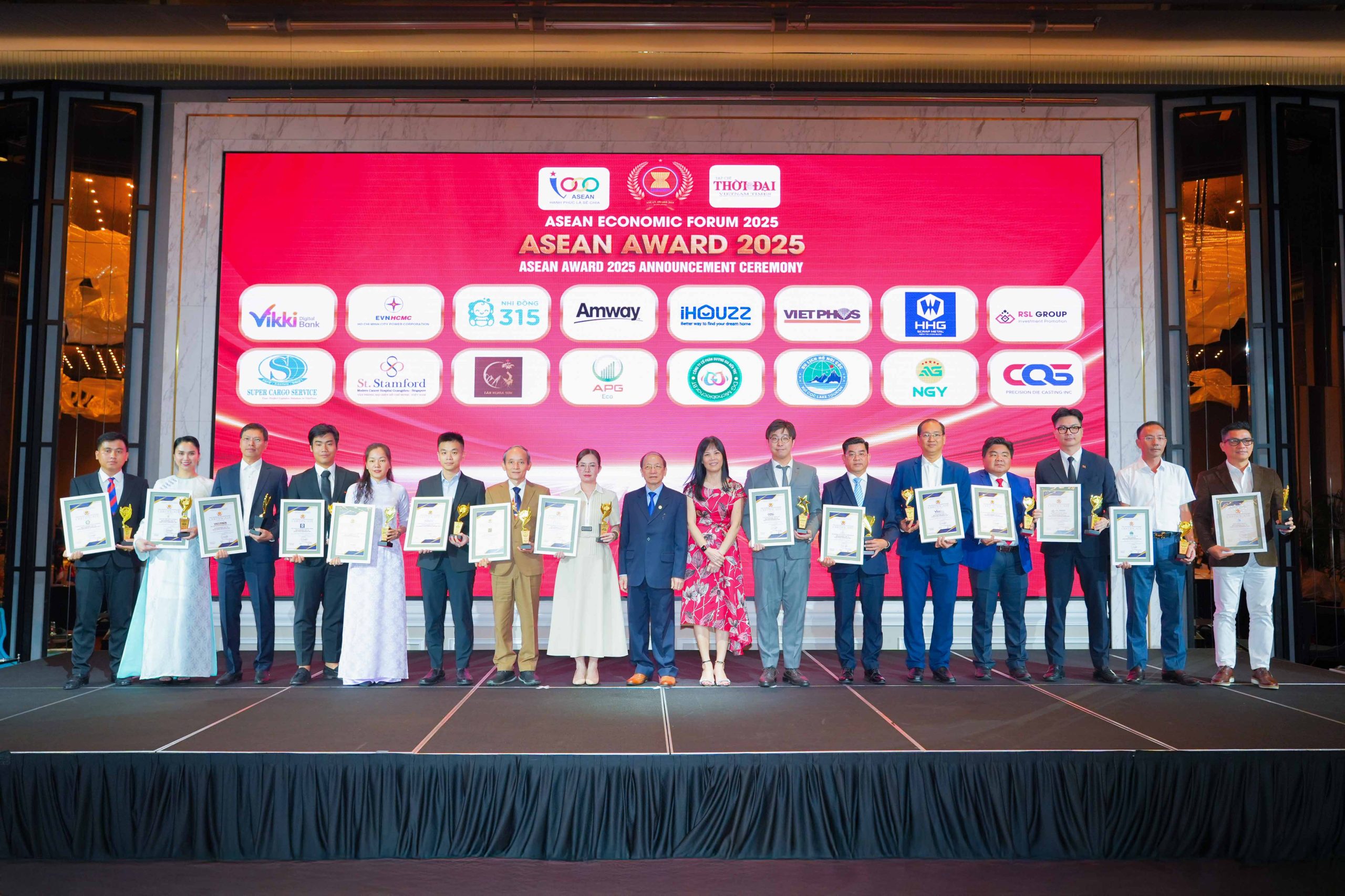 iHouzz được vinh danh Top 10 doanh nghiệp công nghệ tiêu biểu Asean 2025